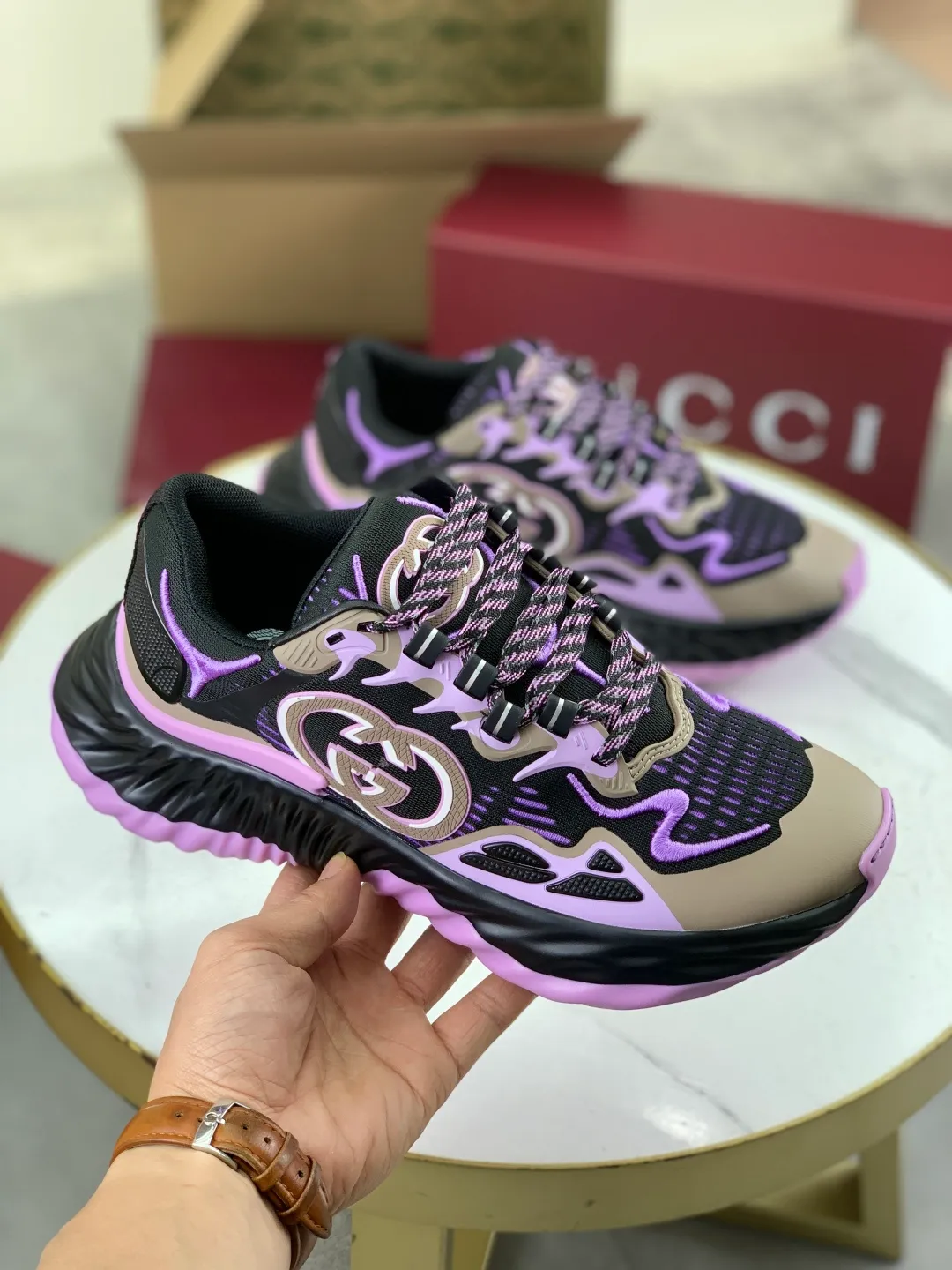 Men's shoes 💰P800 New model 💰Latest model💎💎💎GUCCI Italian Gucci dad shoes Top version 🔜Original quality🔜Purchasing level After many years of accumulation of dad shoes, it took more than 3 months of research and development to disassemble the original version, and finally it is available! The goods are worth looking forward to! 👫 style for couples 🔜Versatile in all seasons🔜 Fashion🔜 Personality 🔜Distinctive Outsole: The latest original developed TPU Upper: Imported original material🐮 Lining: Original A-grade mixed sheepskin🐮 Foot pads: Original A-grade imported cowhide 💯Counter genuine full set of packaging Midsole Latex pad with LOGO, Lasting, oil edge, air pressure coding process, support NFC anti-counterfeiting chip detection! Size: women’s code 35-40, men’s code 39-44 (women’s 34 41, men’s 38 45 46 customized)